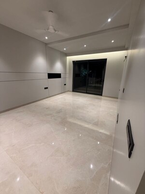 Room in 4 BHK Builder Floor at Sector 23 – for Rent