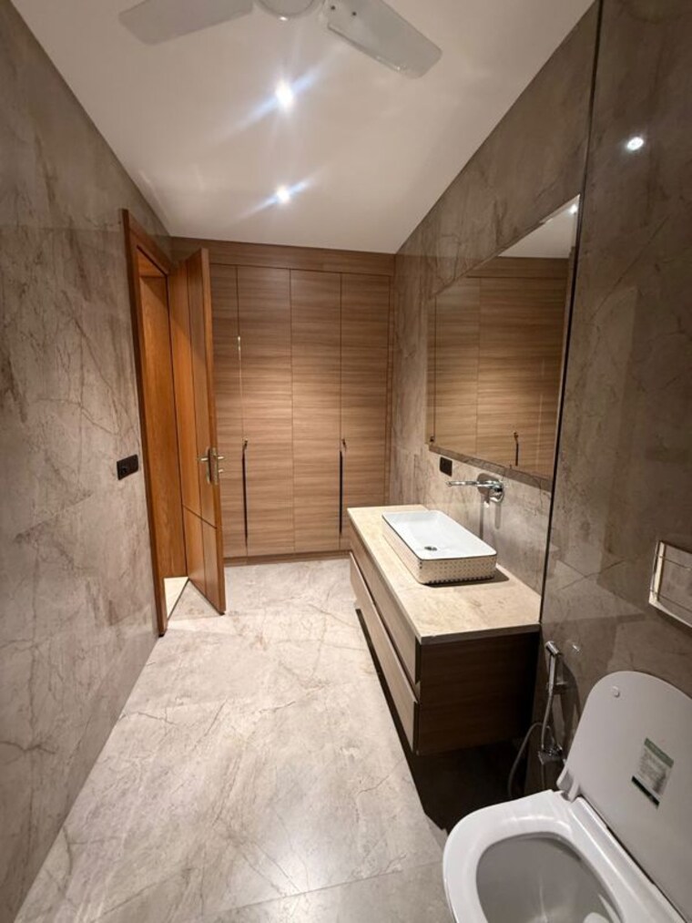 Bathroom, sector 23 4 Bedroom 3200 Sq.Ft. Builder Floor In Sector 23 Gurgaon 10462220