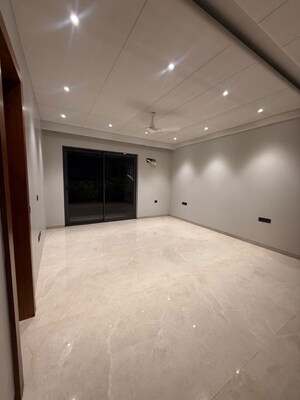 Room in 4 BHK Builder Floor at Sector 23 – for Rent