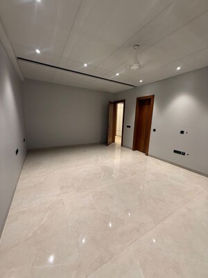 Room in 4 BHK Builder Floor at Sector 23 – for Rent