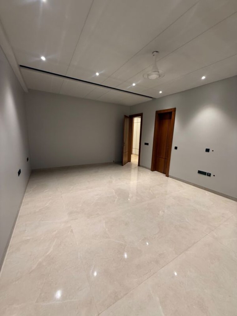 Room, sector 23 4 Bedroom 3200 Sq.Ft. Builder Floor In Sector 23 Gurgaon 10462220