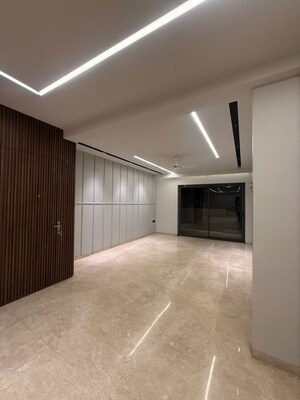 Room in 4 BHK Builder Floor at Sector 23 – for Rent