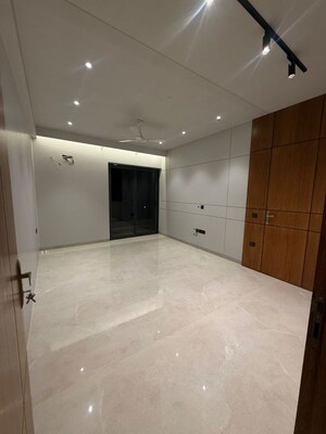 Room in 4 BHK Builder Floor at Sector 23 – for Rent