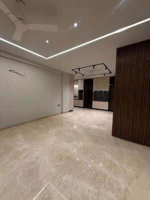 Room in 4 BHK Builder Floor at Sector 23 – for Rent