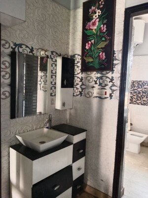 Team Area in 1 BHK Builder Floor at Ansals Sushant City – for Rent