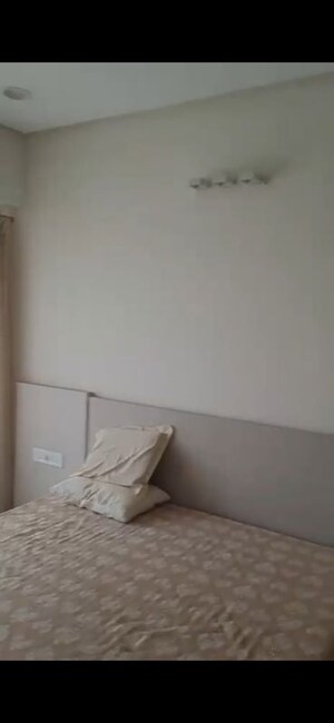 Room in 3 BHK Apartment at Mahindra Eminente, Goregaon West – for Rent