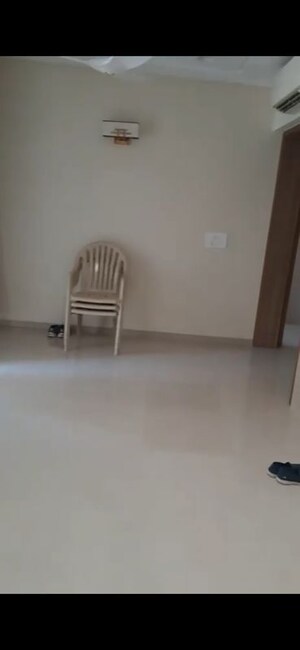 Room in 3 BHK Apartment at Mahindra Eminente, Goregaon West – for Rent