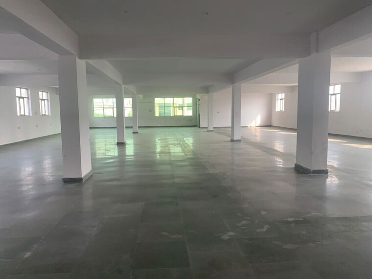  Parking, sector 63 Commercial Office Space 18000 Sq.Ft. In Sector 63 Noida 10462279