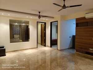 Room in 3 BHK Builder Floor at Medi City – for Rent