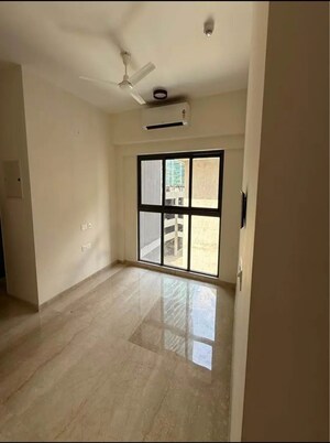 Room in 2 BHK Apartment at Gala Swayam, Mahim West – for Rent
