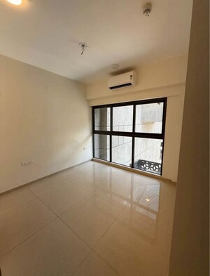 Room in 2 BHK Apartment at Gala Swayam, Mahim West – for Rent