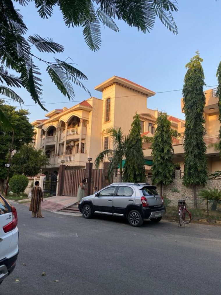  Parking, palam vihar 6+ Bedroom 270 Sq.Yd. Independent House In Palam Vihar Gurgaon 10462320