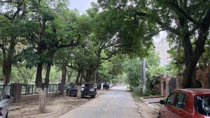 Parking in 6+ BHK Independent House at Palam Vihar – for Sale