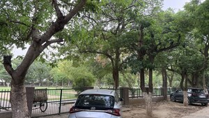 Parking in 6+ BHK Independent House at Palam Vihar – for Sale