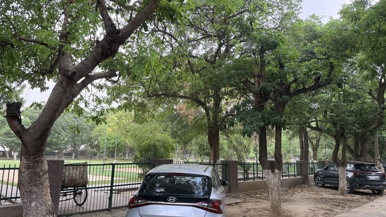 Parking, palam vihar 6+ Bedroom 270 Sq.Yd. Independent House In Palam Vihar Gurgaon 10462320