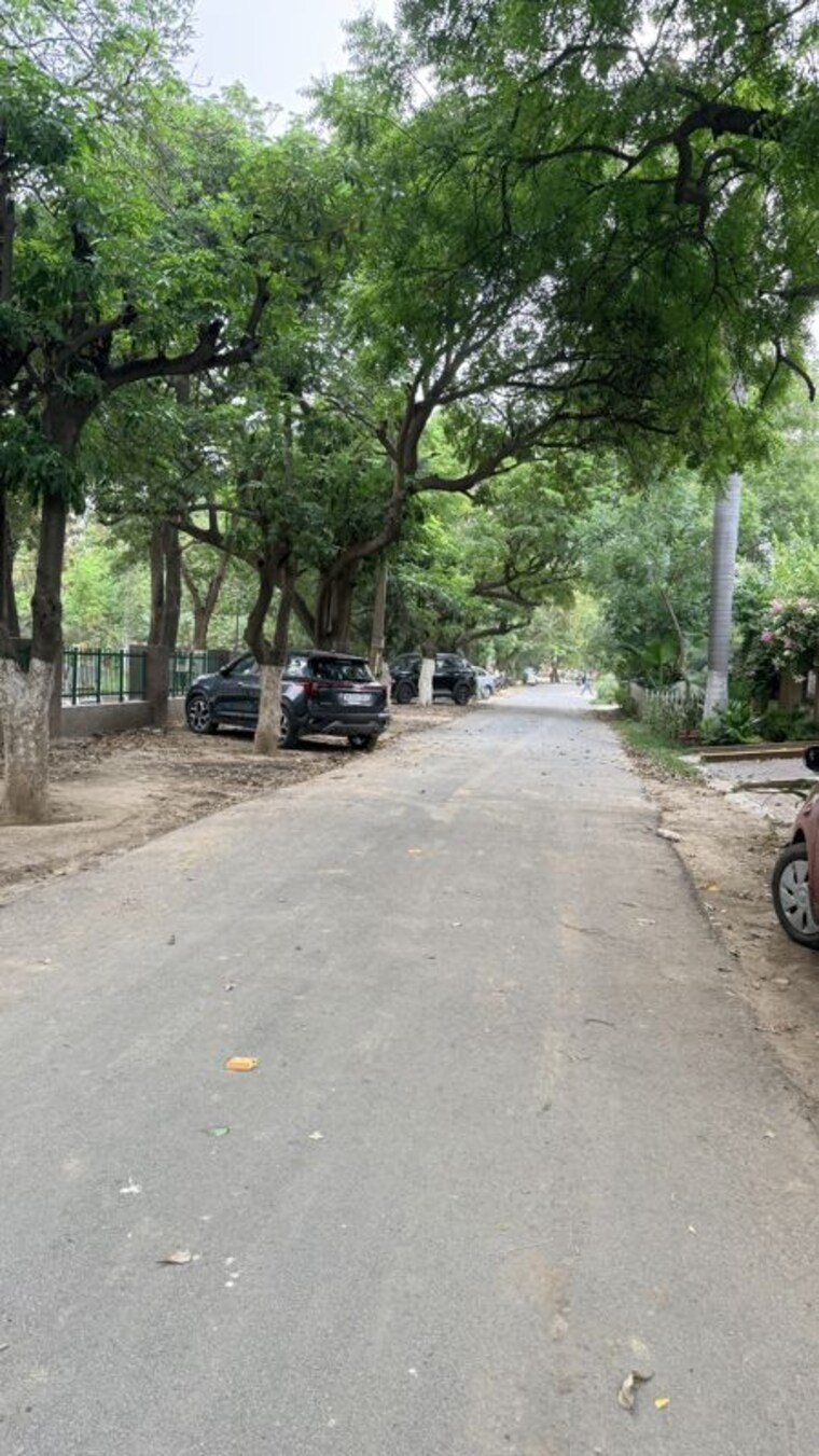  Parking, palam vihar 6+ Bedroom 270 Sq.Yd. Independent House In Palam Vihar Gurgaon 10462320