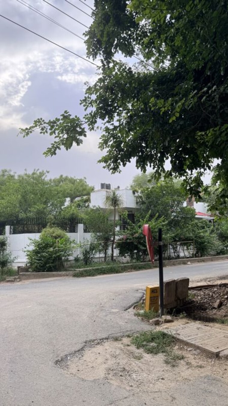 Garden, palam vihar 6+ Bedroom 270 Sq.Yd. Independent House In Palam Vihar Gurgaon 10462320