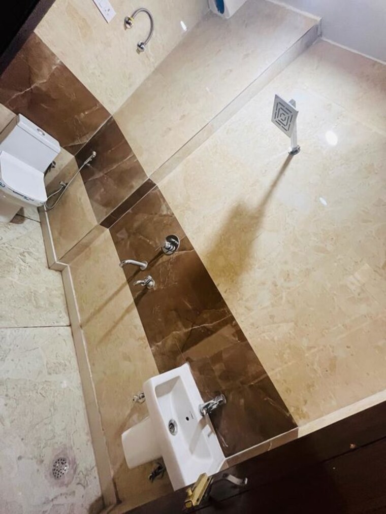 Washroom, dwarka mor 2 Bedroom 65 Sq.Yd. Builder Floor In Dwarka Mor Delhi 10462331