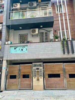 2 BHK Builder Floor For Sale in Vikas Puri