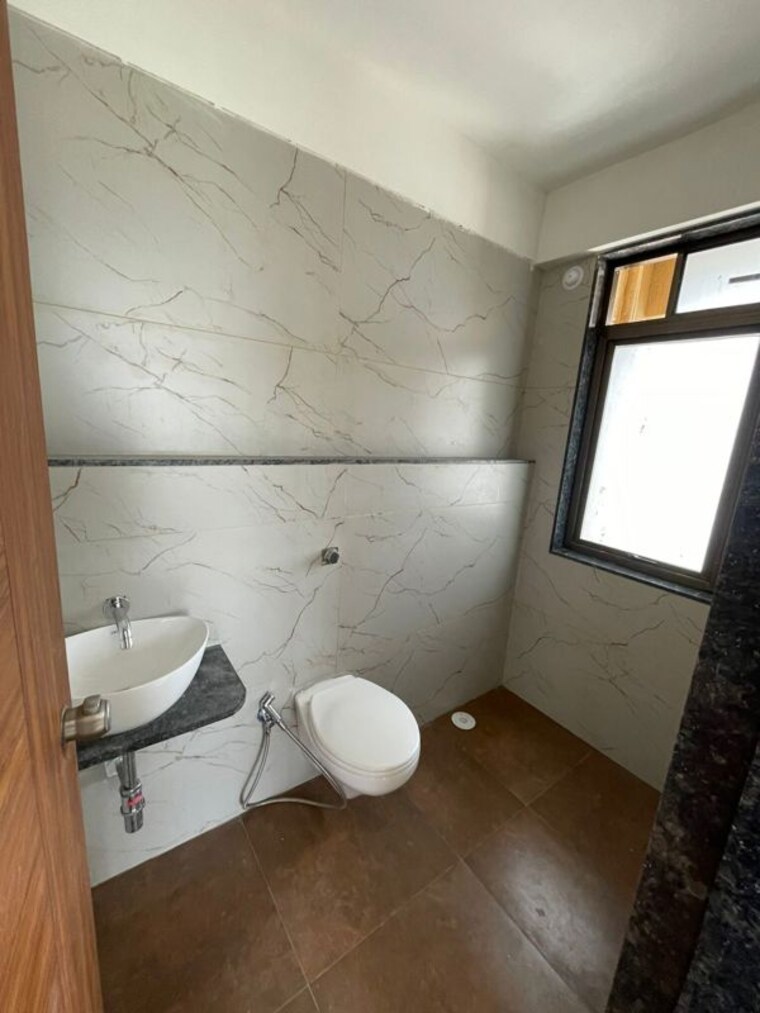 Bathroom, vilas-javdekar-palash-plus 2 Bedroom 850 Sq.Ft. Apartment In Wakad Pune 10462349