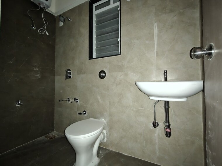 Bathroom, mahavir-kalpavruksha 2 Bedroom 750 Sq.Ft. Apartment In Ghodbunder Road Thane 10460015