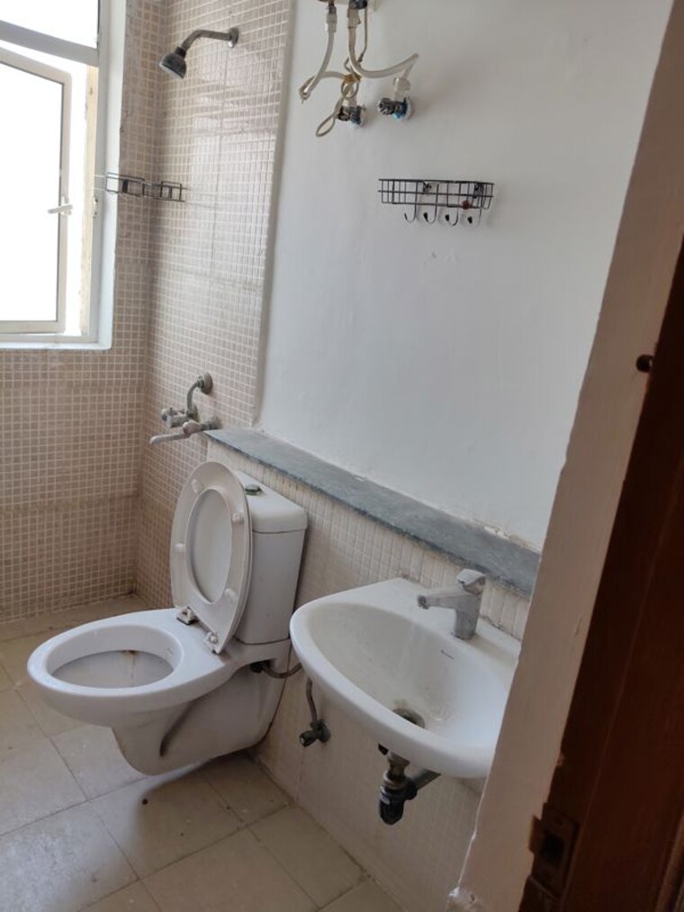 Bathroom, jaypee-kensington-park-apartments 2 Bedroom 1150 Sq.Ft. Apartment In Sector 133 Noida 10462366
