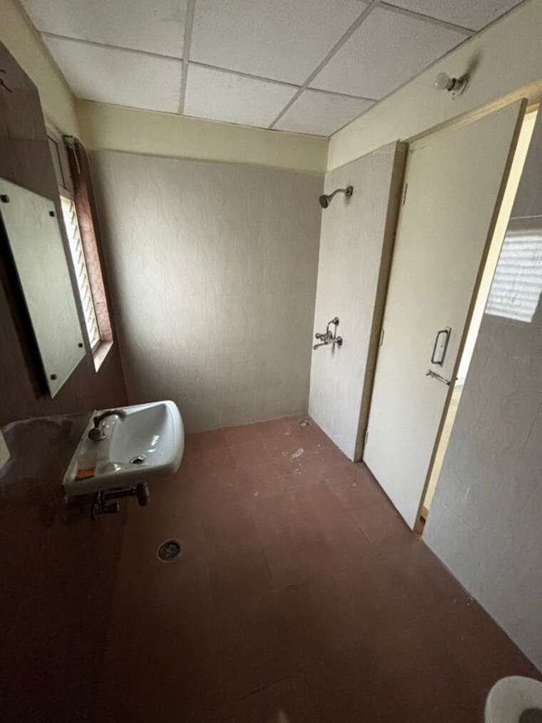Bathroom, alaknanda-enclave-apartments 2.5 Bedroom 1348 Sq.Ft. Apartment In Roberts Lines Lucknow 10462442
