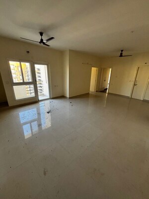 Room in 2.5 BHK Apartment at Alaknanda Enclave Apartments, Roberts Lines – for Rent