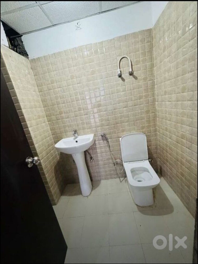Bathroom, urban-axis-urban-woods 2 Bedroom 1500 Sq.Ft. Apartment In Sushant Golf City Lucknow 10462450