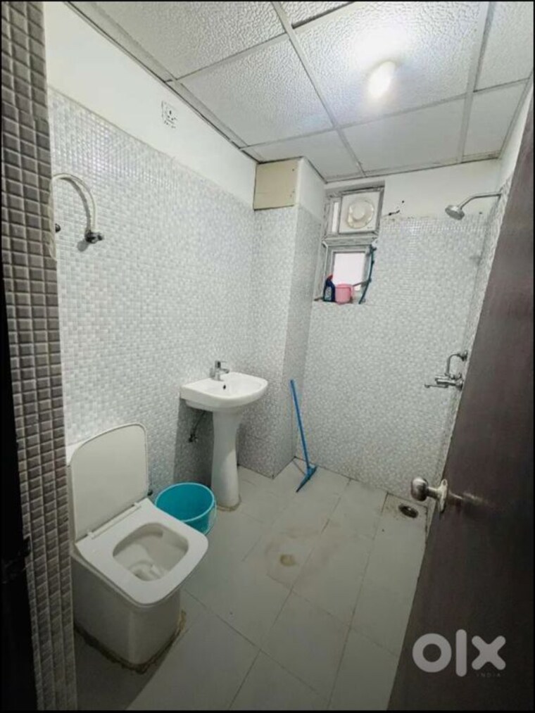 Bathroom, urban-axis-urban-woods 2 Bedroom 1500 Sq.Ft. Apartment In Sushant Golf City Lucknow 10462450