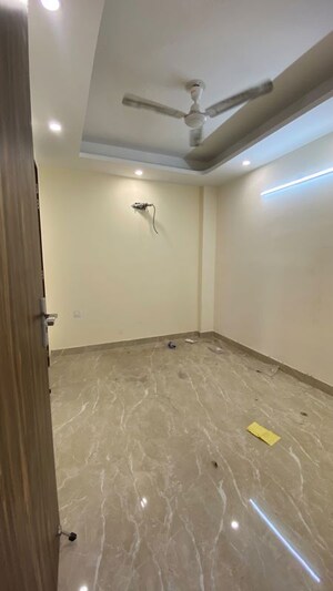 Room in 2 BHK Apartment at Sainik Farm – for Rent