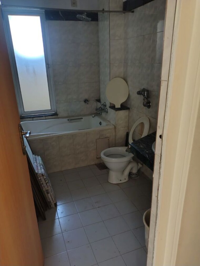 Bathroom, hiranandani-glen-croft 3 Bedroom 1300 Sq.Ft. Apartment In Powai Mumbai 10462493