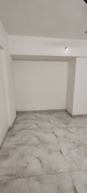 Room in 2 BHK Apartment at Kalpataru Immensa D, Kolshet Road – for Sale