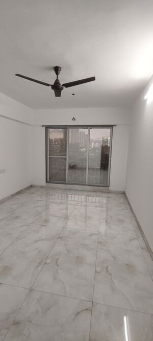 2 BHK Apartment For Sale in Kalpataru Immensa D, Kolshet Road