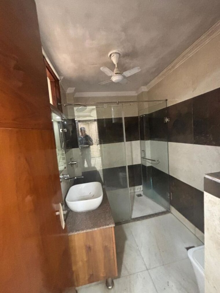 Bathroom, naraina 2 Bedroom 125 Sq.Yd. Builder Floor In Naraina Delhi 10462509
