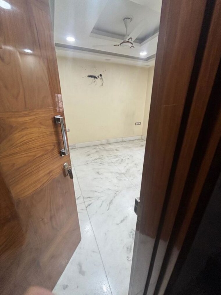 Entrance, naraina 2 Bedroom 125 Sq.Yd. Builder Floor In Naraina Delhi 10462509