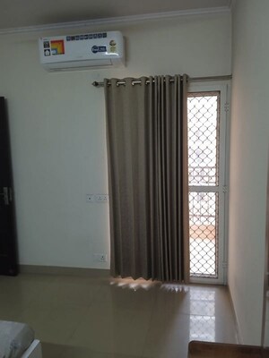 Room in 2 BHK Apartment at JM Florance, Tech Zone 4 Greater Noida – for Rent