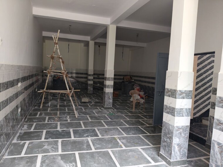 Balcony, sector 65 Commercial Warehouse 1000 Sq.Ft. In Sector 65 Noida 10462523