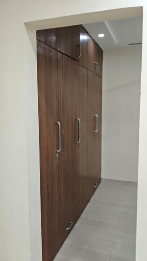 Furnished Amenities in 6 BHK Penthouse at Sector 16 A – for Sale