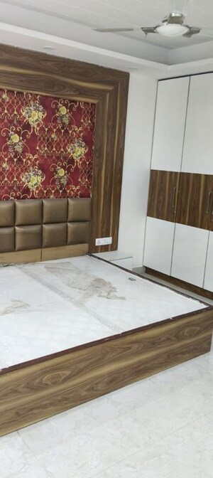 Bedroom in 3 BHK Builder Floor at Sector 40 – for Rent