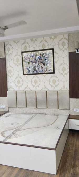 Bedroom in 3 BHK Builder Floor at Sector 40 – for Rent