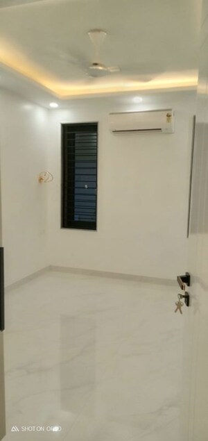 Room in 4 BHK Builder Floor at Vasant Kunj – for Sale