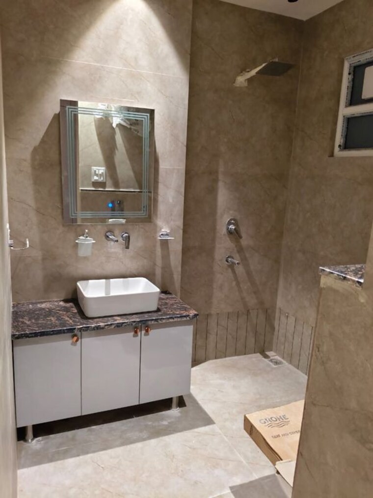 Bathroom, naraina 3 Bedroom 180 Sq.Yd. Builder Floor In Naraina Delhi 10460405