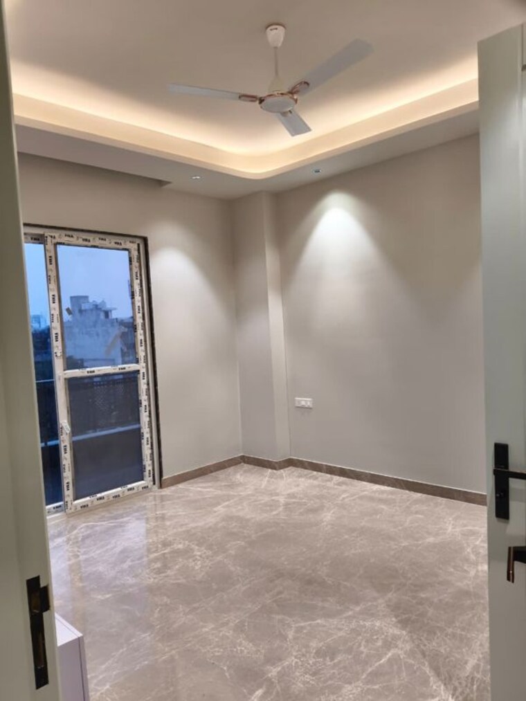 Room, naraina 3 Bedroom 180 Sq.Yd. Builder Floor In Naraina Delhi 10460405