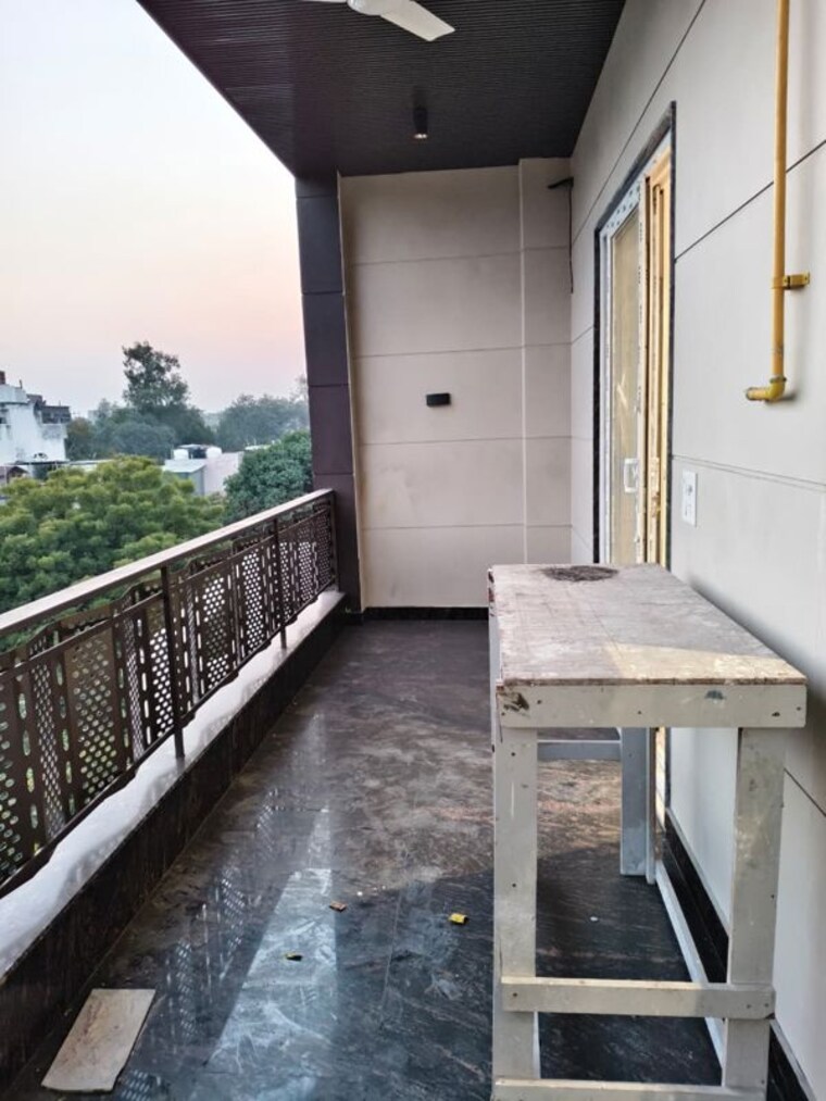 Balcony, naraina 3 Bedroom 180 Sq.Yd. Builder Floor In Naraina Delhi 10460405