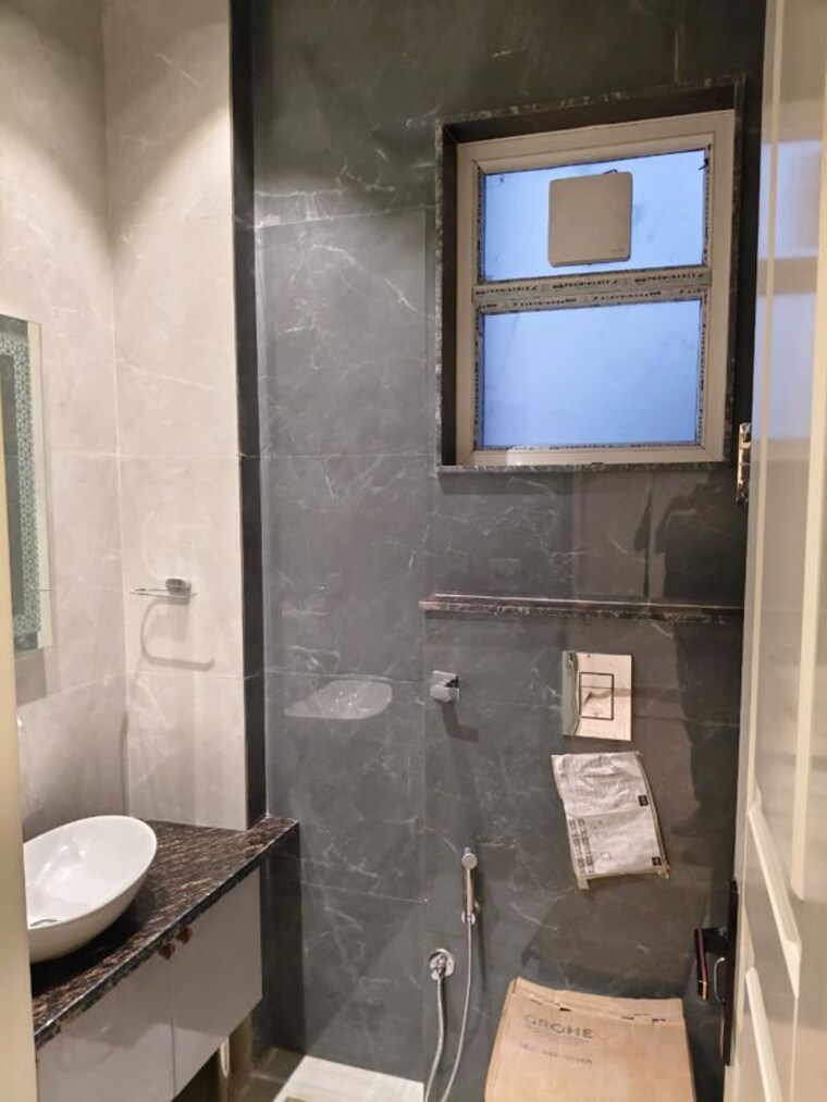 Bathroom, naraina 3 Bedroom 180 Sq.Yd. Builder Floor In Naraina Delhi 10460405