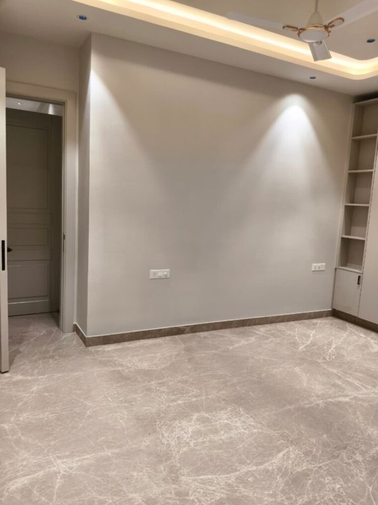 Room, naraina 3 Bedroom 180 Sq.Yd. Builder Floor In Naraina Delhi 10460405