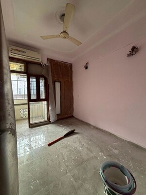 Room in 3 BHK Apartment at Sector 10 Dwarka – for Rent