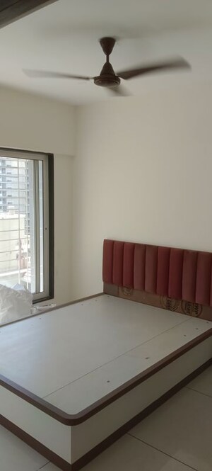Room in 2 BHK Apartment at Saiguru Uday Heights, Kharadi – for Rent