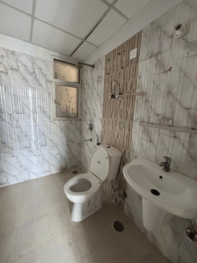 Bathroom, skytech-merion-residency-2 3.5 Bedroom 1700 Sq.Ft. Apartment In Sain Vihar Ghaziabad 10462569